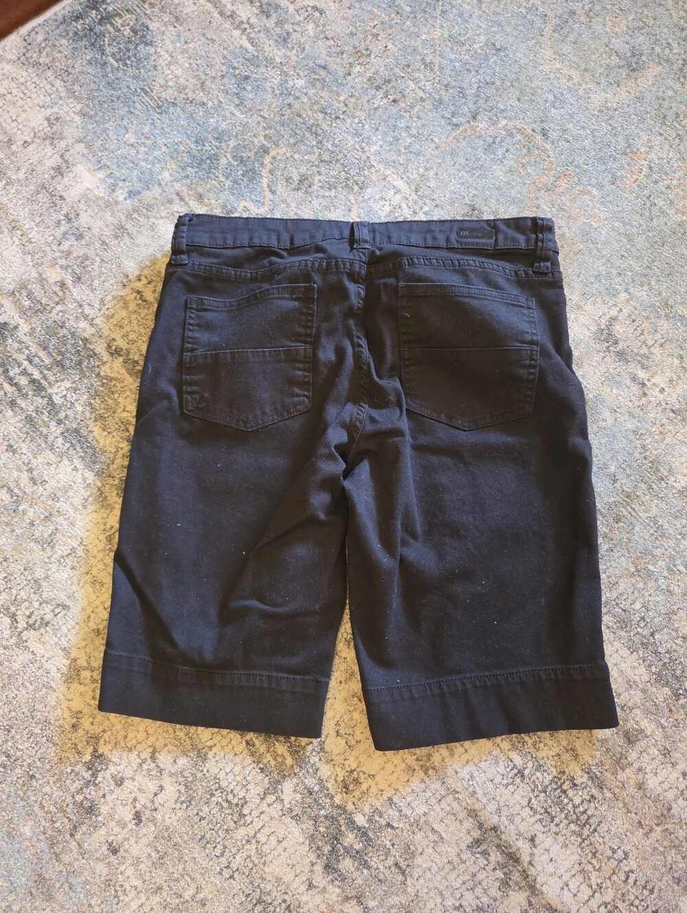 Kut from the Kloth Women Black Flat-Front Casual Shorts Size 6 - Picture 2 of 5